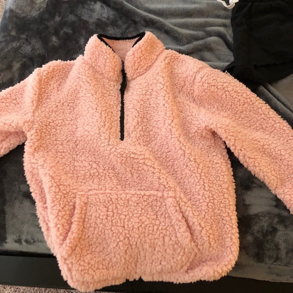 Cropped fluffy sweatshirt